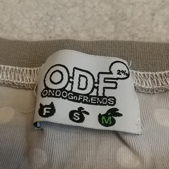 Girl's Sleeveless Shirt - Picture 2 of 3